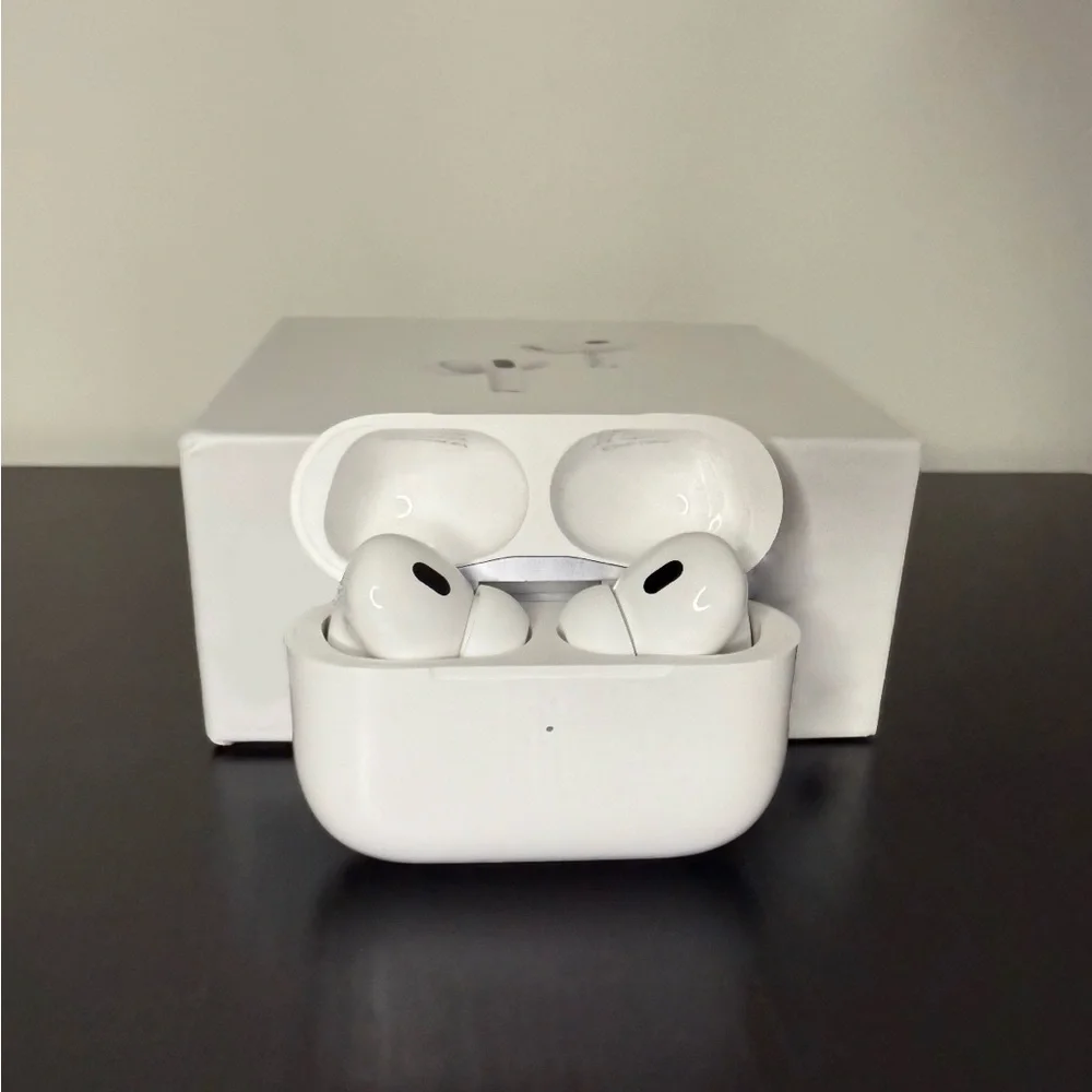 Apple Wireless Earbuds with Charging Case - White